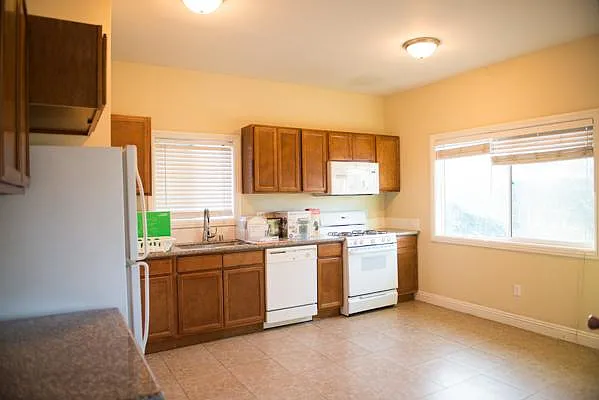 1254 W 37th Drive — Photo 3