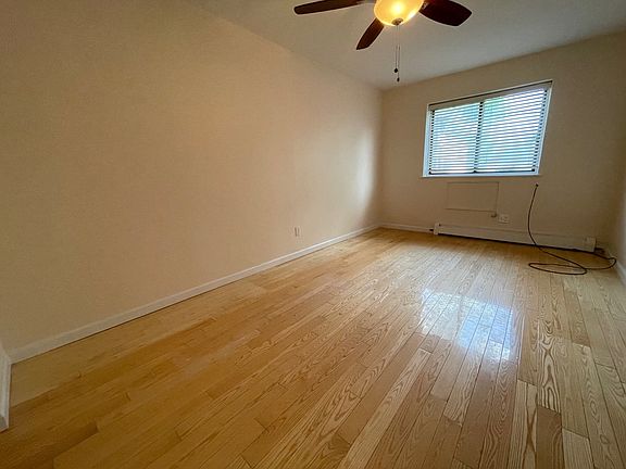 4th image of 149-16 Roosevelt Ave Floor 2