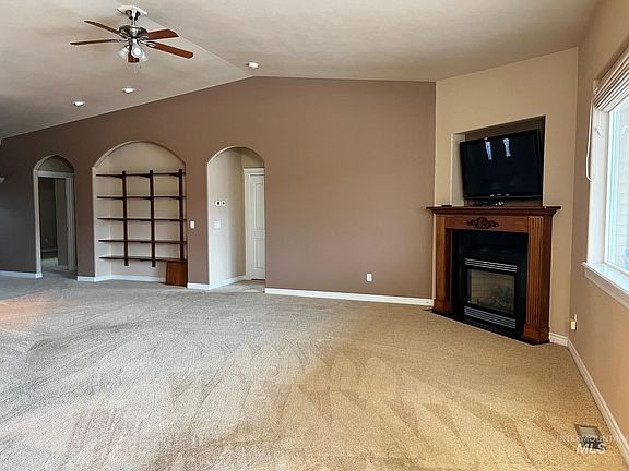 4th image of 910 Vineland Dr #1