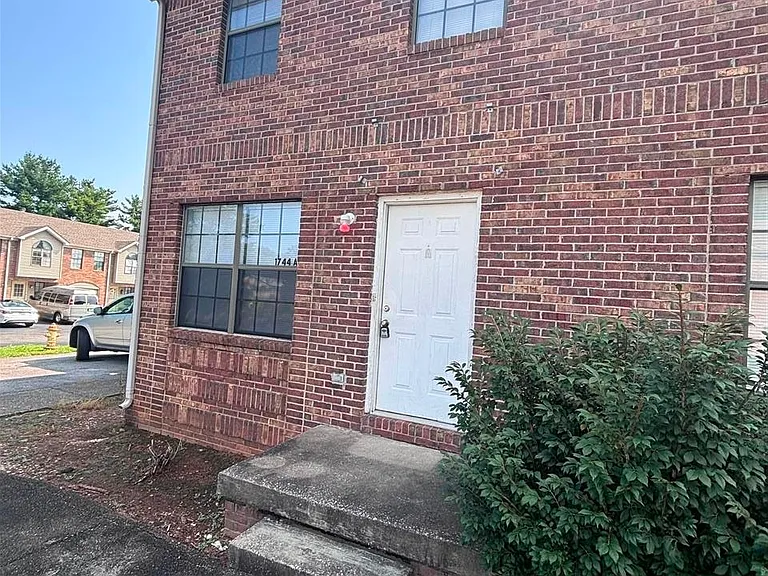 1744 Cave Mill Rd #A — Photo 1