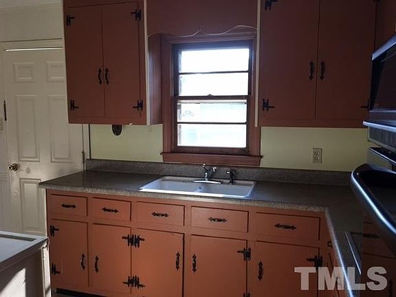 4th image of 504 Henderson St