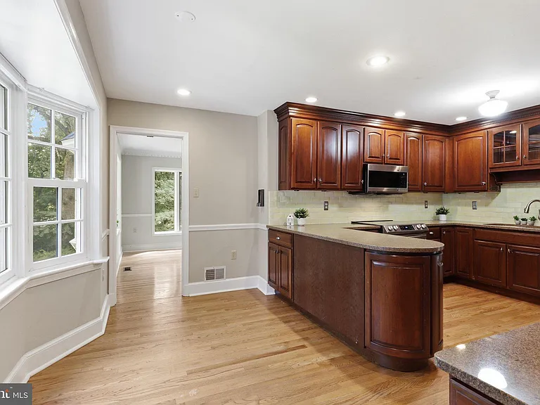 6817 Jeremiah Ct — Photo 11