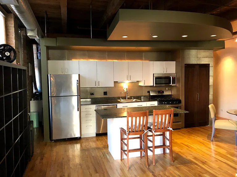 1751 N Western Ave #202 — Photo 3
