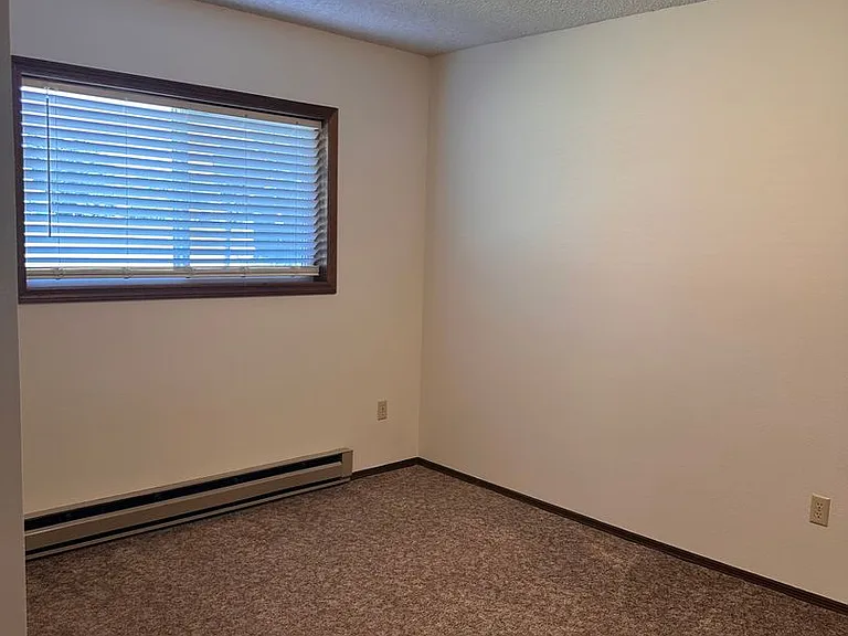 20 Hoffman Dr #1-4 — Photo 8