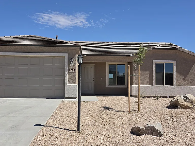 2723 E Hermosa Vis — Photo 1