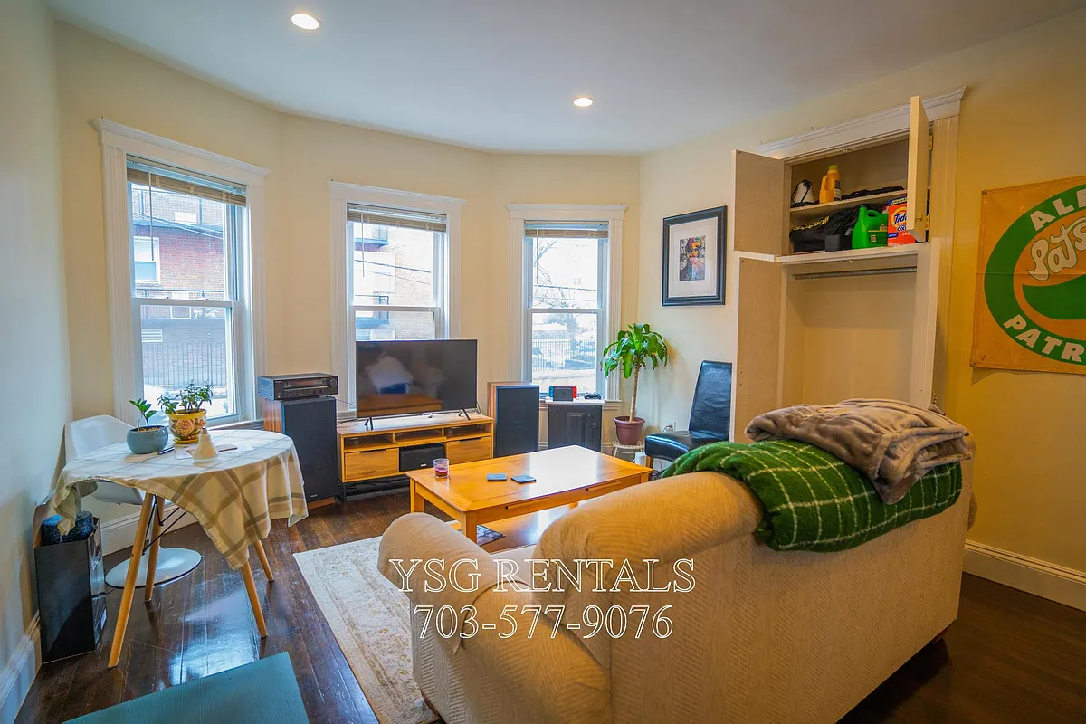Photo 1 of 22 - 36 Sumner St #1 - Boston, MA Primary Photo - 36 Sumner St #1
