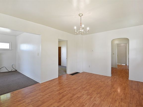3rd image of 1507 E Lacrosse Ave