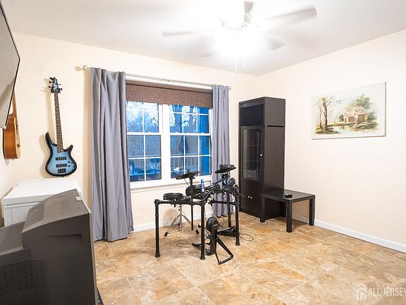 5th image of 2402 Candlelight Ct
