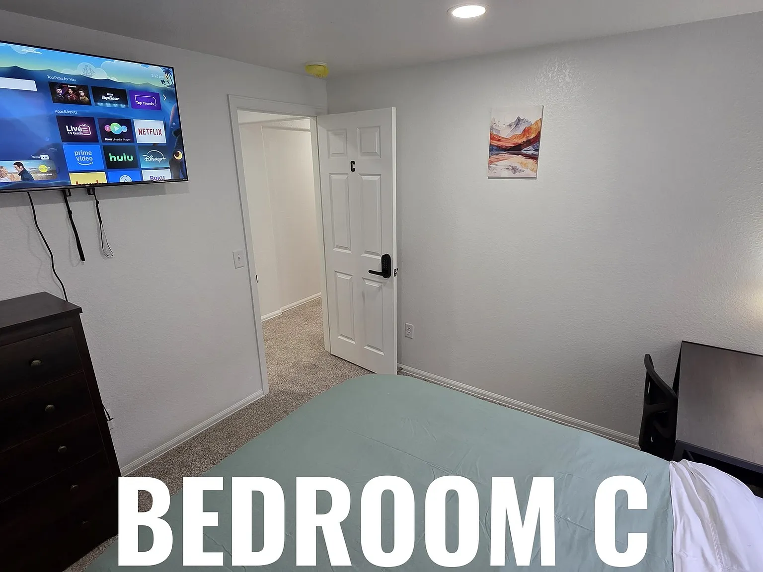 10 bed, 5.0 bath, 3833 sqft, $705 — Photo 2