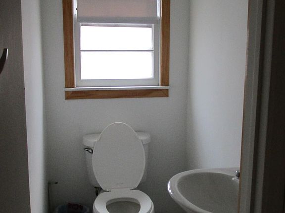 4th image of 70 Sheraden Ave