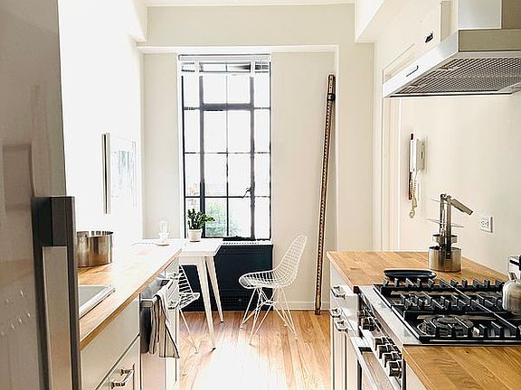 4th image of 353 W 56th St APT 10E