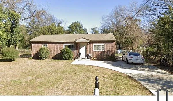 3 bed, 960 sqft, $1,640 — Photo 1