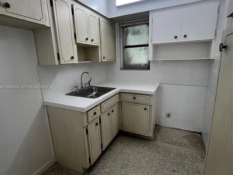675 SW 7th Ave #11 — Photo 8