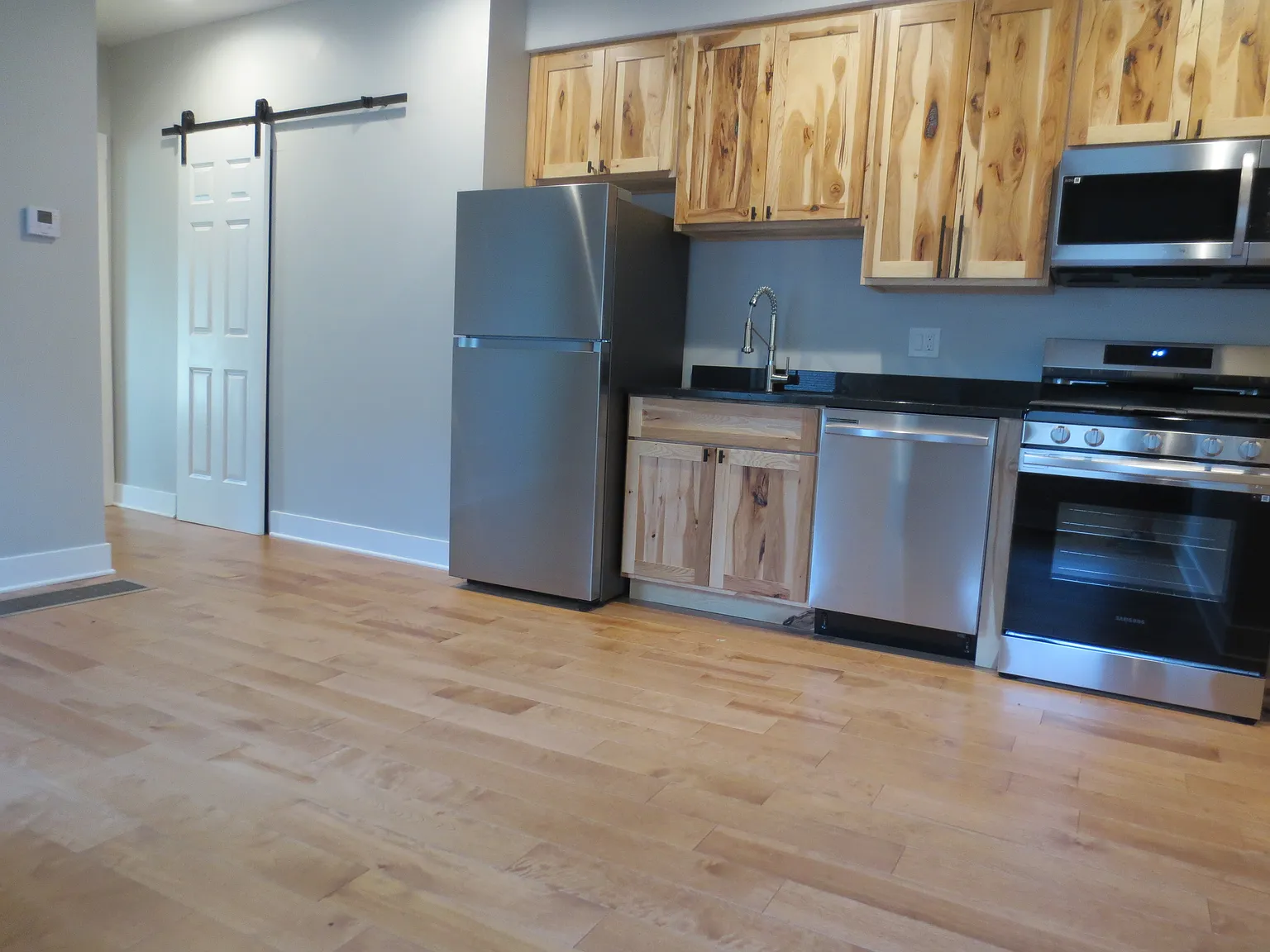 2 bed, 1100 sqft, $1,400 — Photo 3