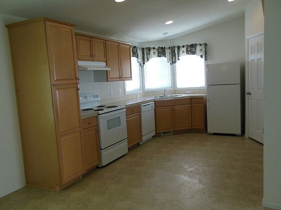 2nd image of 4000 Longview St NE Unit 89