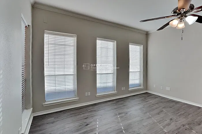 3 bed, 2.0 bath, 1627 sqft, $2,660 — Photo 4
