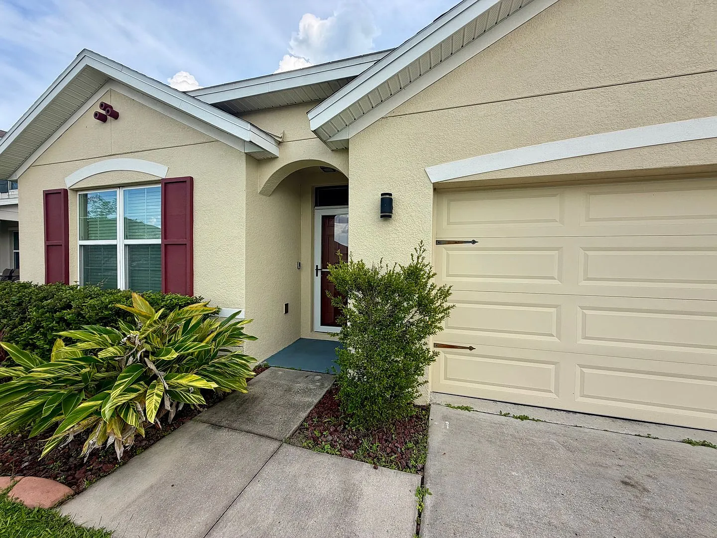 Beautiful 4 bed/2bath home in Plant City! — Photo 2