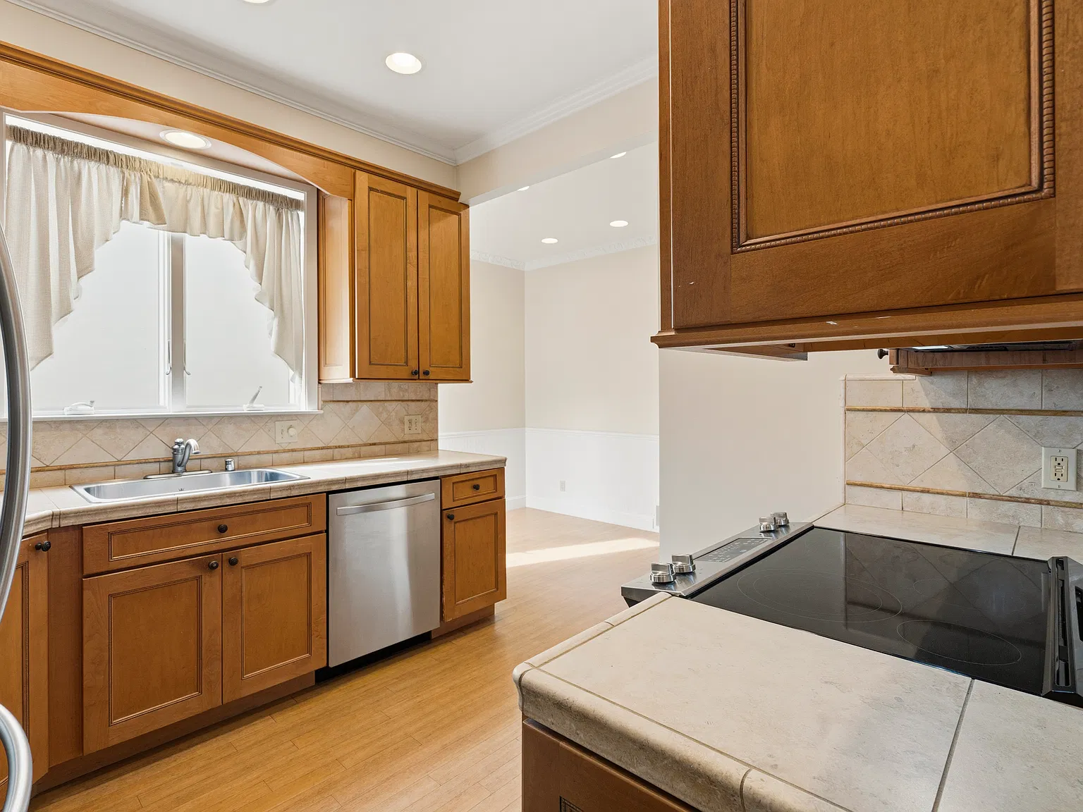 4 bed, 1959 sqft, $18,000 — Photo 4