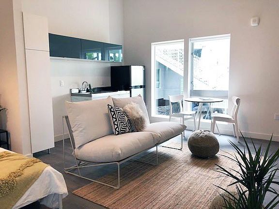 2nd image of 4405 W Point Loma Blvd #2120