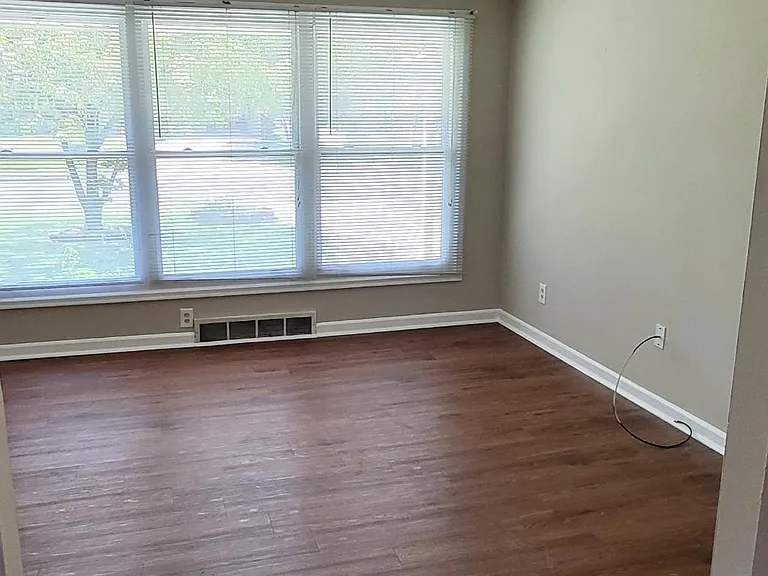 275 W Saint Anthony Ln — Photo 7