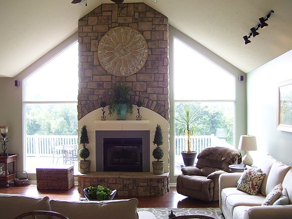 5th image of 9901 Oglesby Dr