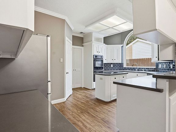 5th image of 11930 Carriage Hill Dr