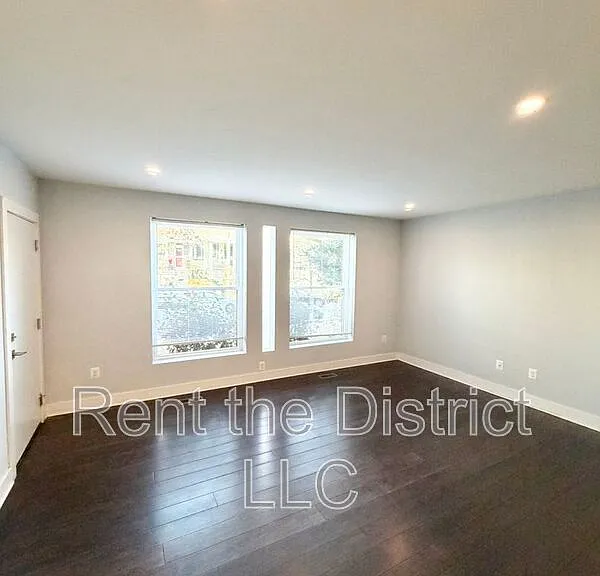 1605 F St NE #1 — Photo 5