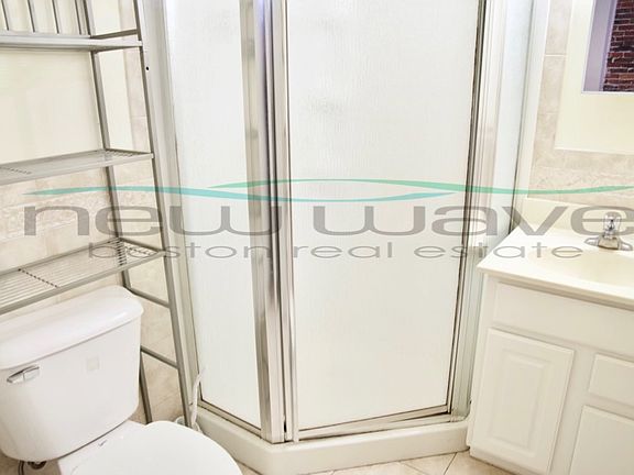 4th image of 73 Hudson St #2