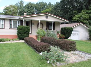 2462 Eagle Crest Rd, Camp Creek, WV 25820