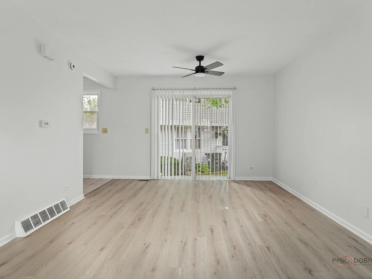 4 bed, 2.0 bath, 1921 sqft, $2,700 — Photo 2