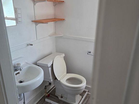 5th image of 1324 Wells St APT 2