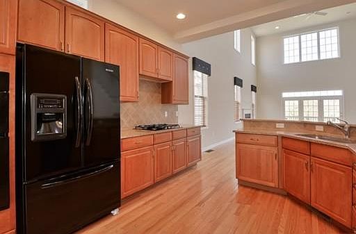 3rd image of 77 Sherwood Dr