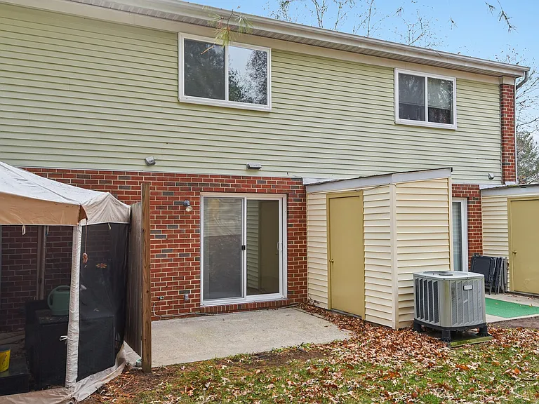 Howard Hills Rental Townhomes and Duplexes — Photo 15