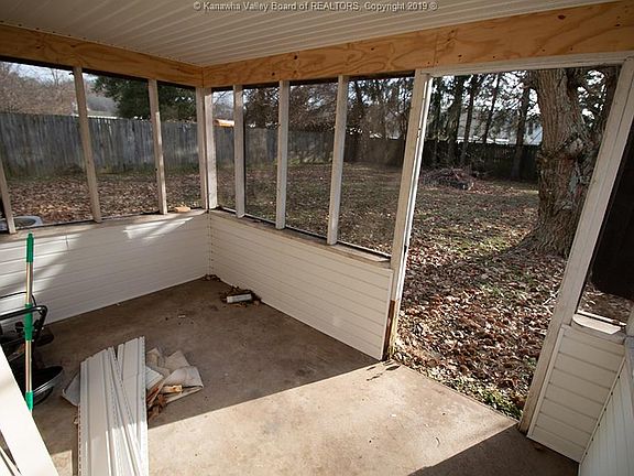 5th image of 130 S Park Dr