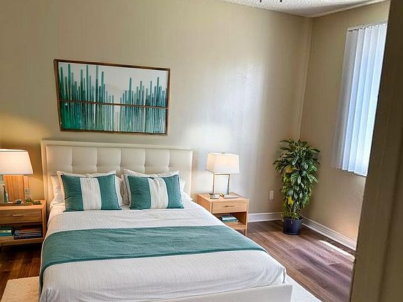 3rd image of 617 W 78th St APT 1