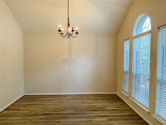 5th image of 8502 Taraglen Ct