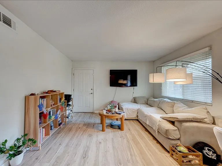 510 Calle Montecito #60 — Photo 4