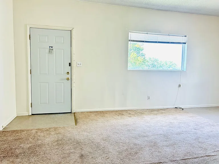 301 E Grandview Dr #1 — Photo 3