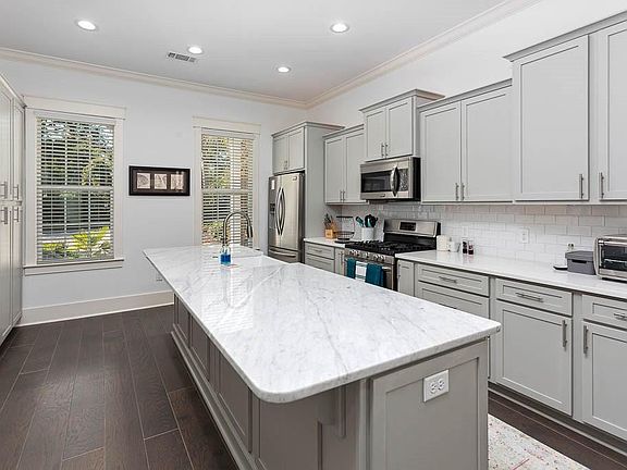 2nd image of 661 Cummings Ln