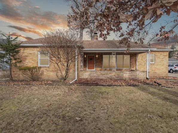 1617 Oak Park Dr, South Bend, IN 46617