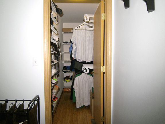 Master Bedrm Walk-in Closet