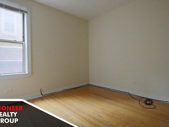 3rd image of 550 W Aldine Ave #554E1