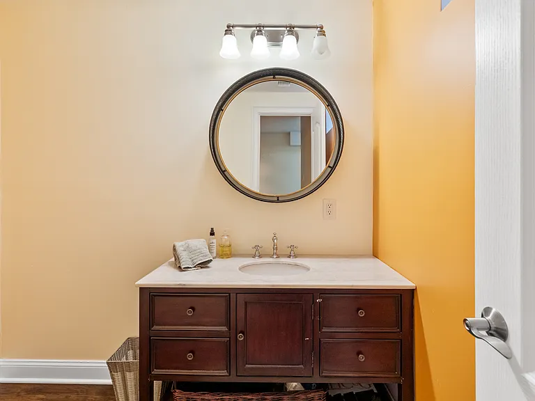 Hillside Dr W — Photo 29