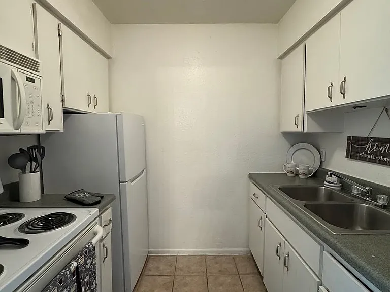 Applegate Apartment — Photo 9