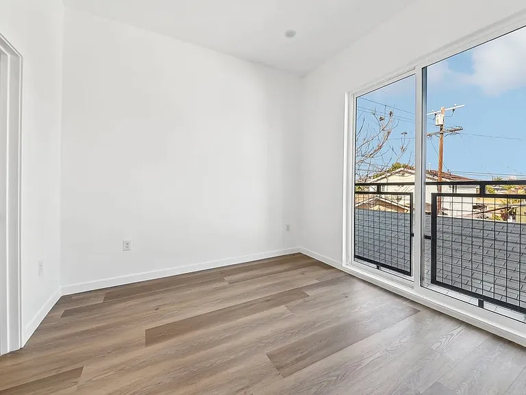 2919 S Burnside Ave #1 — Photo 17
