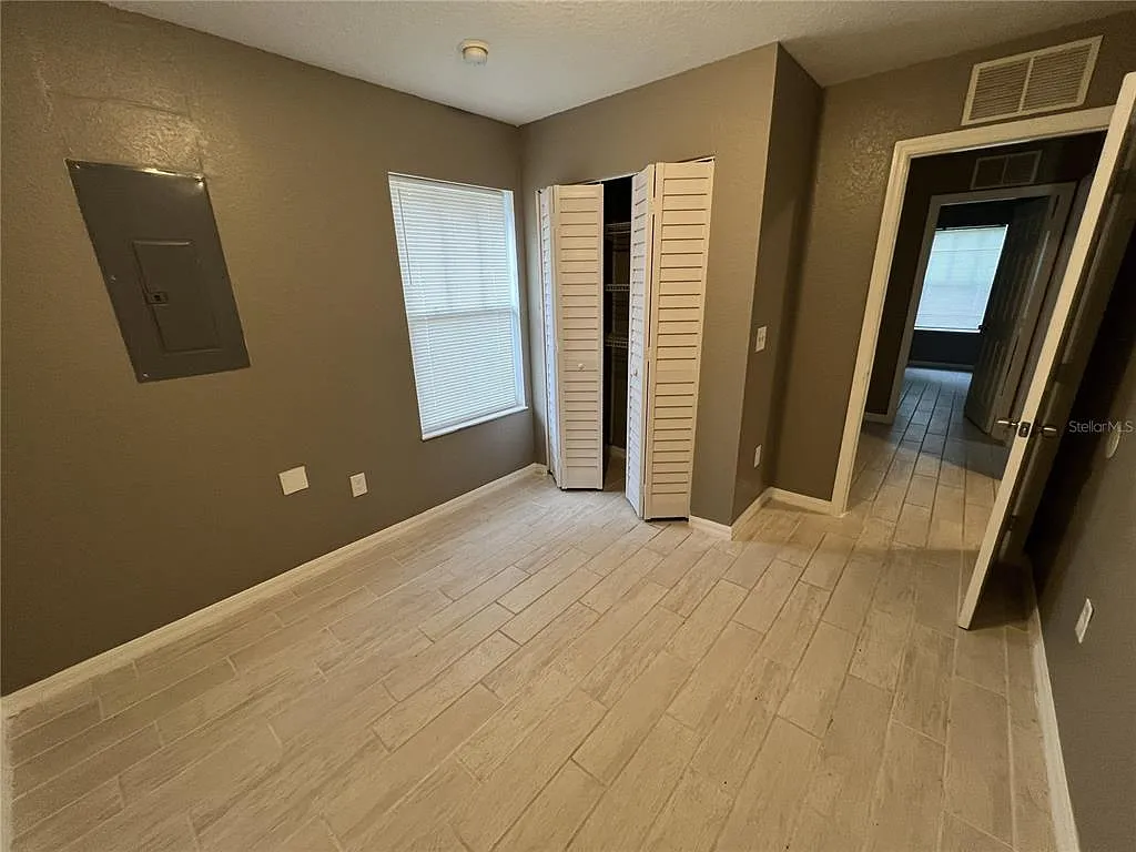 3 bed, 2.0 bath, 1000 sqft, $1,329 — Photo 3