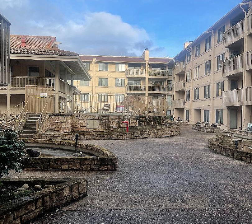 2nd image of 1400 Carpentier St APT 412