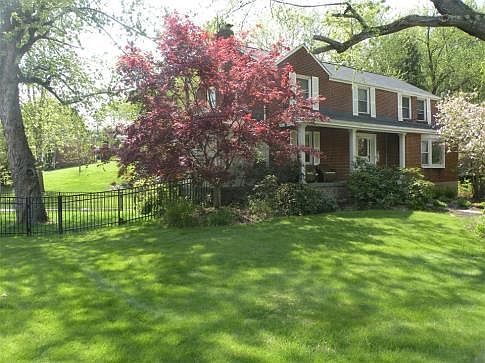 564 Glenrock Drive Front