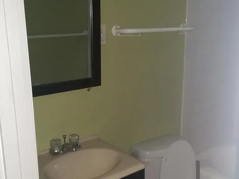 610 W 20th St #1 — Photo 4
