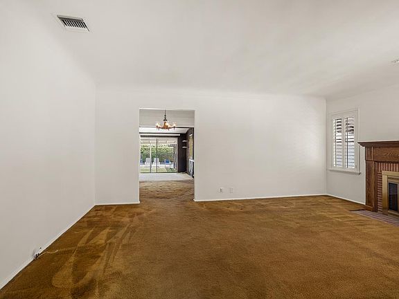 3rd image of 1116 N California St